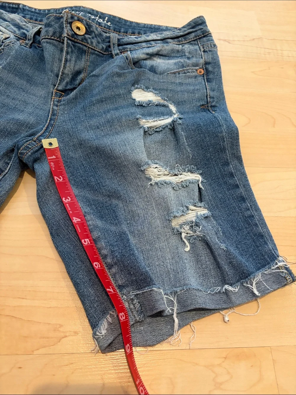Aeropostale Distressed Low Rise Denim Bermuda Shorts Size 6 Raw Hem Y2K